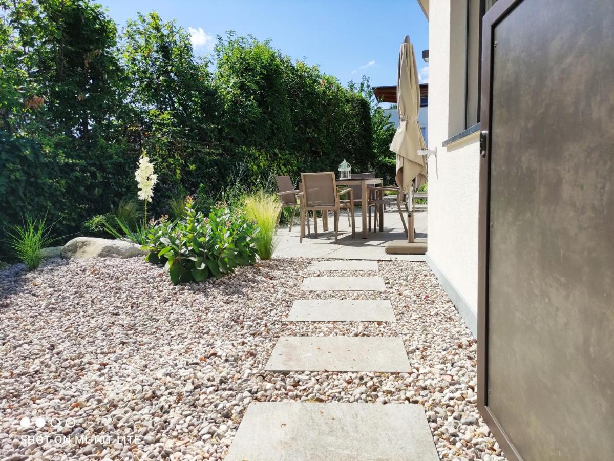 Ruhige Ferienwohnung Mit Garten Und Garage In Privatvilla Марленго Экстерьер фото