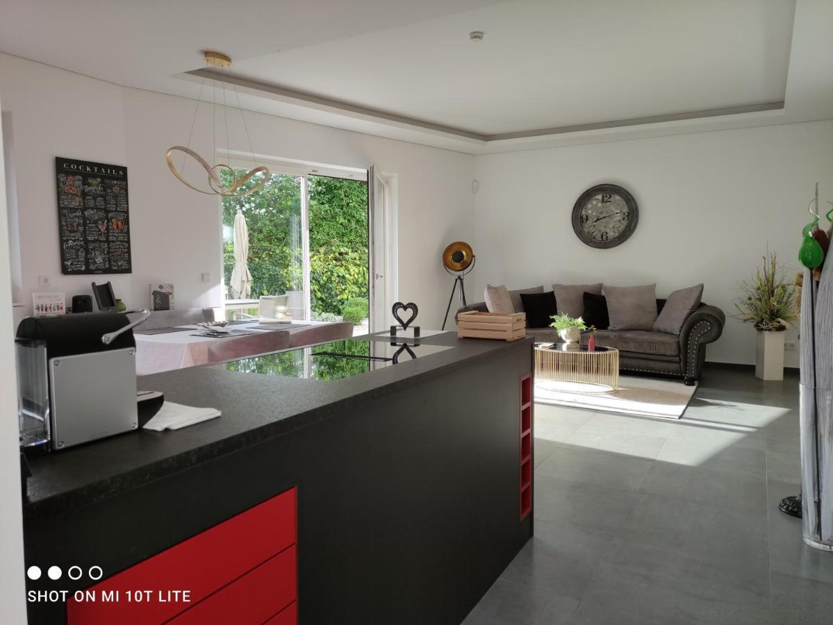 Ruhige Ferienwohnung Mit Garten Und Garage In Privatvilla Марленго Экстерьер фото